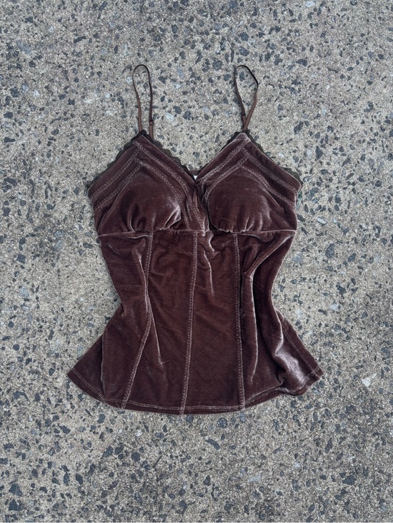 No Boundaries Tops - Women’s Y2K Velvet Cami Top - Brown